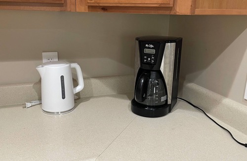 Auburn House | Delightful “Duesenburg”n2-bedroom house in tranquil Auburn with AC & a garage