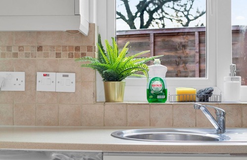 Ewell House | Delightful Epsom Home, London/Surrey,sleeps 7/8, Garden, Off Street Parking