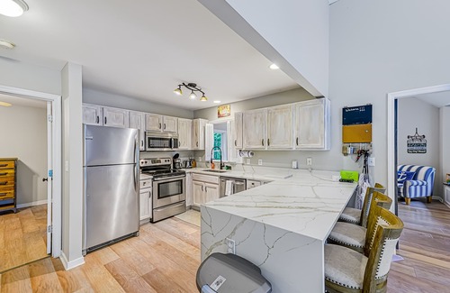 Livingston House | Delightful lakefront abode with private dock, kayak & deck - dog-friendly