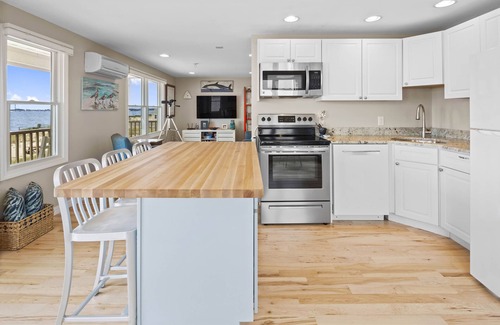 North Truro Condo | Delightful one bedroom waterfront condo with incredible views RPSH007