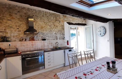 Mailhac House | Delightful spacious home with private terrace