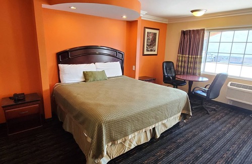 Sylmar Hotel | Delmonico Inn & Suites