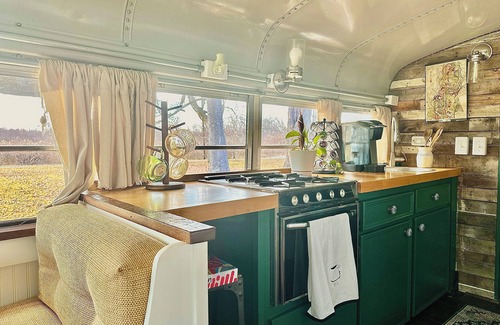 Vidalia Cabin | Delta Dawn The Skoolie, a unique getaway within minutes of all local attractions