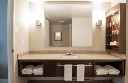 Jonquiere Hotel | Delta Hotels by Marriott Saguenay Conference Centre