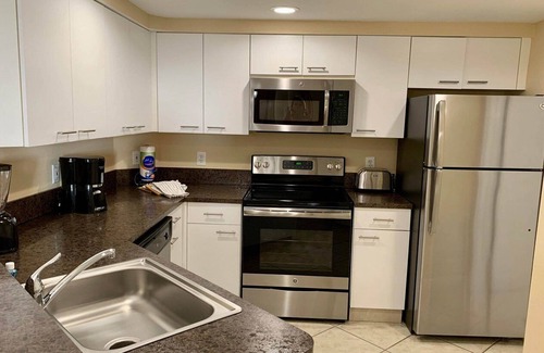 Weston Resort | Deluxe 1 Bedroom and 1 Bathroom Unit with Full Amenities