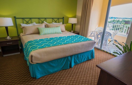 Weston Resort | Deluxe 1 Bedroom and 1 Bathroom Unit with Full Amenities