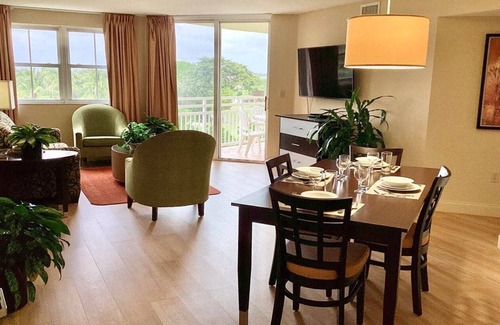 Weston Resort | Deluxe 1 Bedroom and 1 Bathroom Unit with Full Amenities