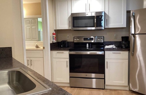 Weston Resort | Deluxe 1 Bedroom and 1 Bathroom Unit with Full Amenities