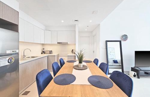 Dubai Apartment | Deluxe 1-Bedroom in The Grand - Waterfront and Skyline Views