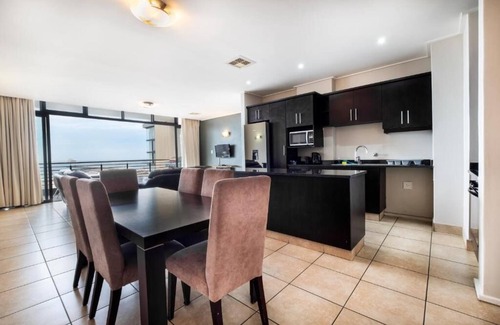Durban Apartment | Deluxe 3 Bedroom Apartment with Canal View
