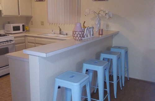 Hawthorne Apartment | Deluxe Apt. - 5 miles from LAX and BEACHES - "Joy"