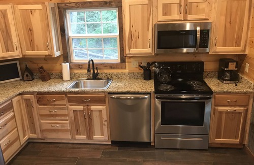 Marble Falls Cabin | Deluxe Cabin w/fireplace. Near Buffalo River, Hiking nearby, WIFI!