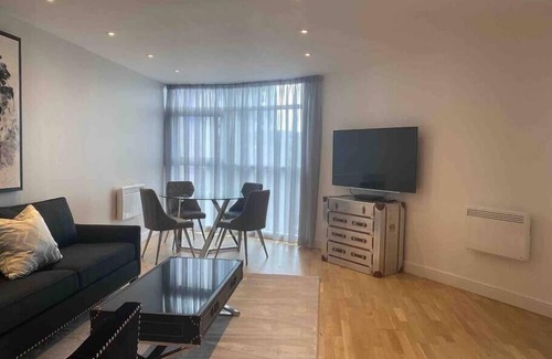 Cardiff City Centre Apartment | Deluxe Cardiff Centre Apartment with FREE PARKING