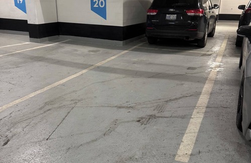 Downtown Mississauga House | Deluxe Condo Apartment in Square 1 Area. Your perfect getaway awaits.