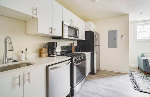Dupont Circle Apartment | Deluxe Dupont Circle 1BR w/W/D, nr Nightlife & Baseball, by Blueground