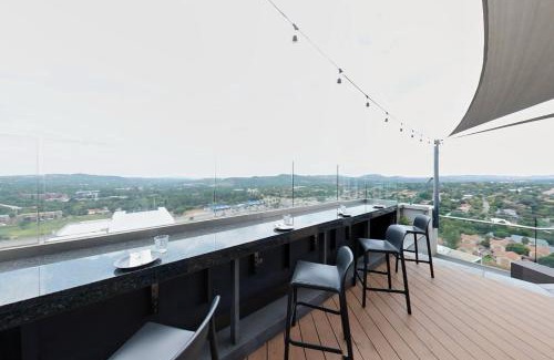 Menlyn Apartment | Deluxe fully furnished apartment in Menlyn Maine residence 1209