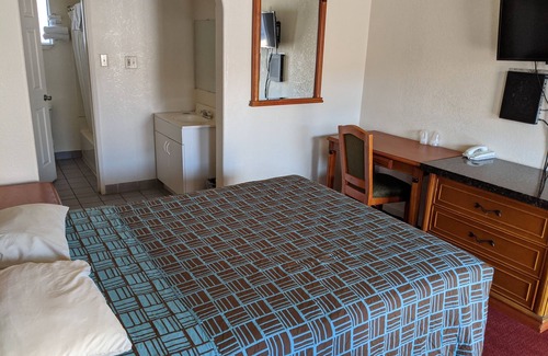 Cherryland Hotel | Deluxe Inn