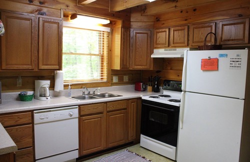 Hico Cabin | Deluxe Iron Ring Cabin In The Woods