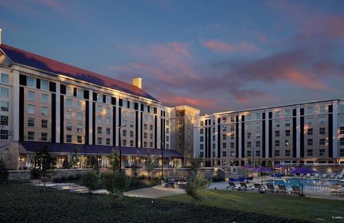 Whitehaven Hotel | Deluxe King-Birthplace of Rock ‘n’ Roll and Home of the Blues
