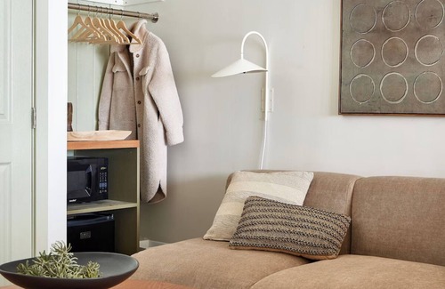 Lake Placid Hotel | Deluxe King Room at Bluebird Lake Placid l Charming & Comfortable