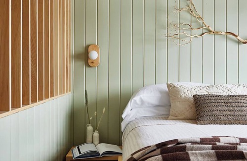 Lake Placid Hotel | Deluxe King Room at Bluebird Lake Placid l Charming & Comfortable