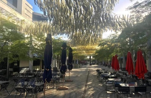 Coral Gables Section Apartment | Deluxe King Room Near Mercantil Center MIA