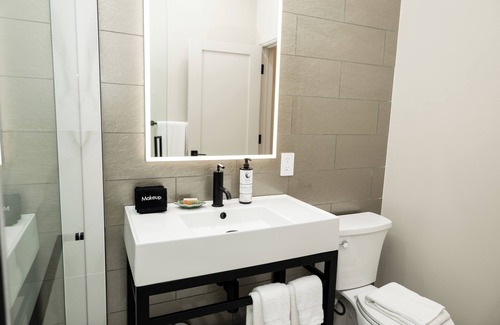 Historic Seaport Hotel | Deluxe King Studio- Come Hide