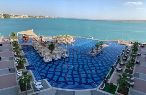 Abu Dhabi Apartment | Deluxe King Suite Near Zayed Heritage Center