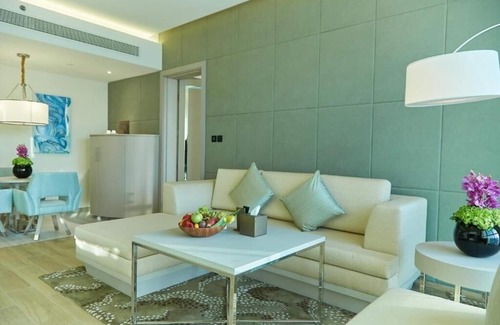 Abu Dhabi Apartment | Deluxe King Suite Near Zayed Heritage Center
