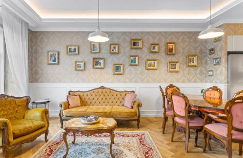 Brasov City Centre Apartment | Deluxe Kronhouse