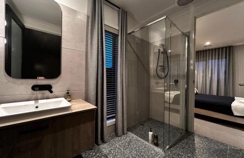 Mambourin House | Deluxe Master Bedroom in a Peaceful and Luxury House