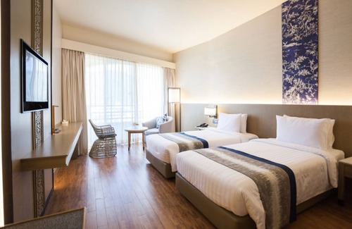 Patong Hotel | Deluxe Partial Seaview Room #03