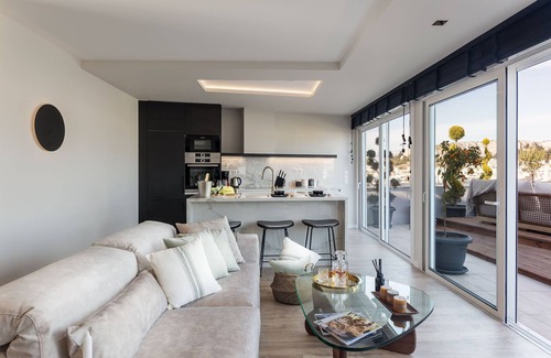 Kallithea Apartment | Deluxe Penthouse with Acropolis View & Jacuzzi