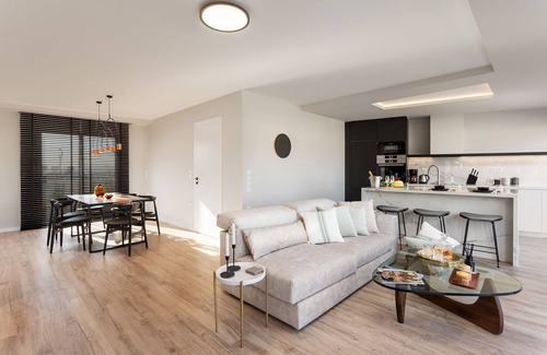 Kallithea Apartment | Deluxe Penthouse with Acropolis View & Jacuzzi