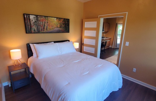 Laurium Hotel | Deluxe Queen with Park View