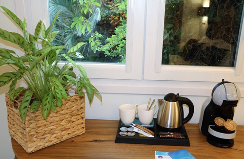 Adamas House | "Deluxe" Room in Adamas