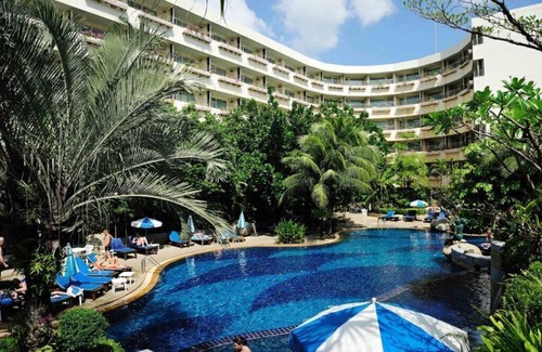 Patong Hotel | Deluxe Room, Partial seaview @ Patong #14