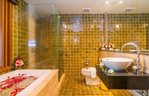 Patong Hotel | Deluxe Royal Triple Room #05