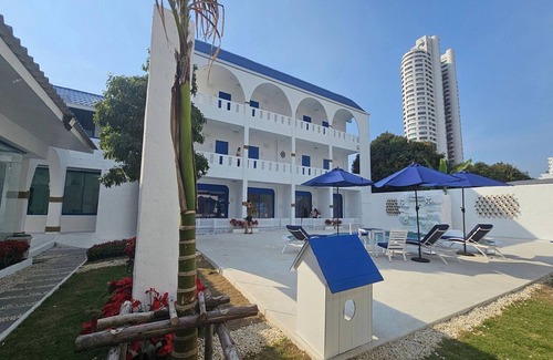 Na Chom Thian House | Deluxe Seaview Double | Luxury by the Shore