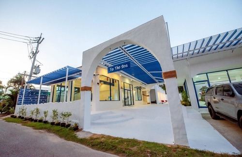 Na Chom Thian House | Deluxe Seaview Double | Luxury by the Shore