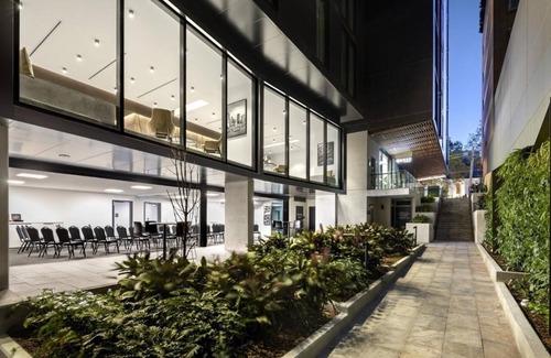 North Sydney Apartment | Deluxe Studio at Miller Street, North Sydney