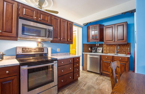 Queens Apartment | Deluxe suite, double whirlpool bath, 4 poster queen bed