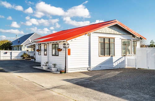 Trentham House | Deluxe Three Bedroom Villa