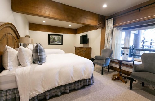 Deer Valley Hotel | Deluxe Two Queen Room Hotel Room