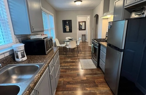 Atlanta House | Demure 3-bedroom bungalow in Atlanta. 7 minutes from Mercedes-Benz Stadium