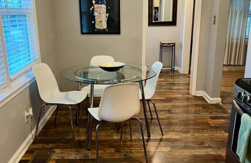 Atlanta House | Demure 3-bedroom bungalow in Atlanta. 7 minutes from Mercedes-Benz Stadium