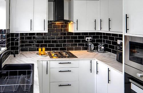 Long Lawford Apartment | Den Duplex