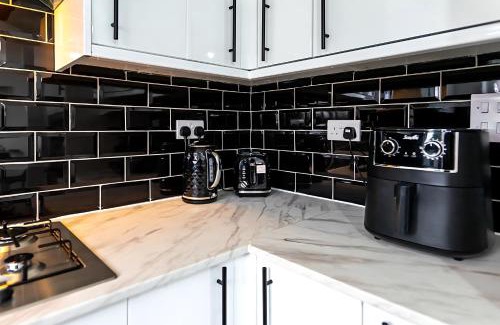 Long Lawford Apartment | Den Duplex