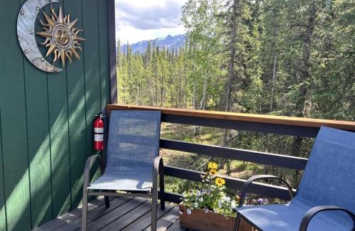 Healy House | Denali National Park 2 King Bedroom Hideaway with Amazing Views