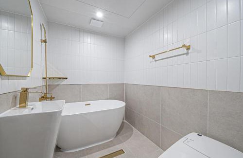 Busanjin Hotel | Denbasta Hotel Choeup